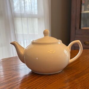 California Pantry Tea Pot
